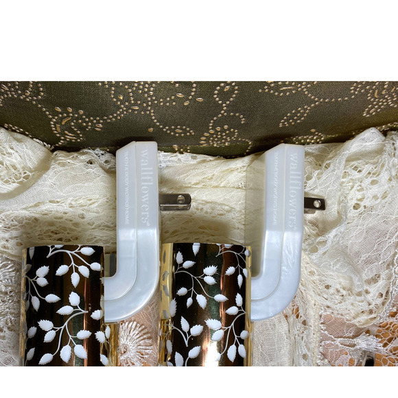 Bath & Body Works Wallflowers 2 White Barn Gold Leaf Cutout Fragrance Diffusers - Picture 6 of 8